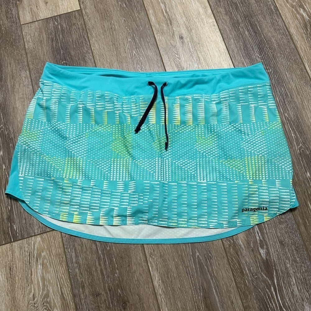 #4) Patagonia X-Large Skort Skirts with one back pocket great condition.